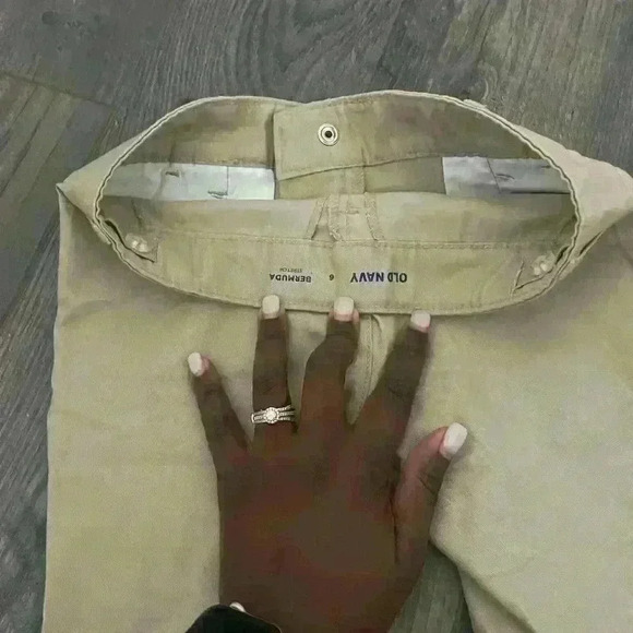 Old Navy Khaki Bermuda Stretch Shorts Girls Size 6 - Picture 2 of 4